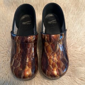 Dansko Tiger Eye Clogs size 41